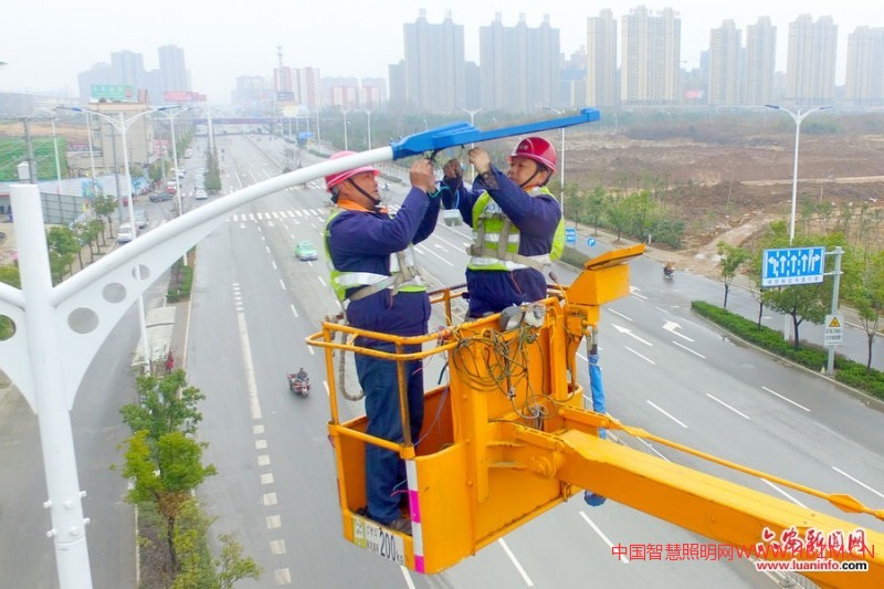 城市照明升级改造工程,4万余盏路灯“智慧照明”(图1)